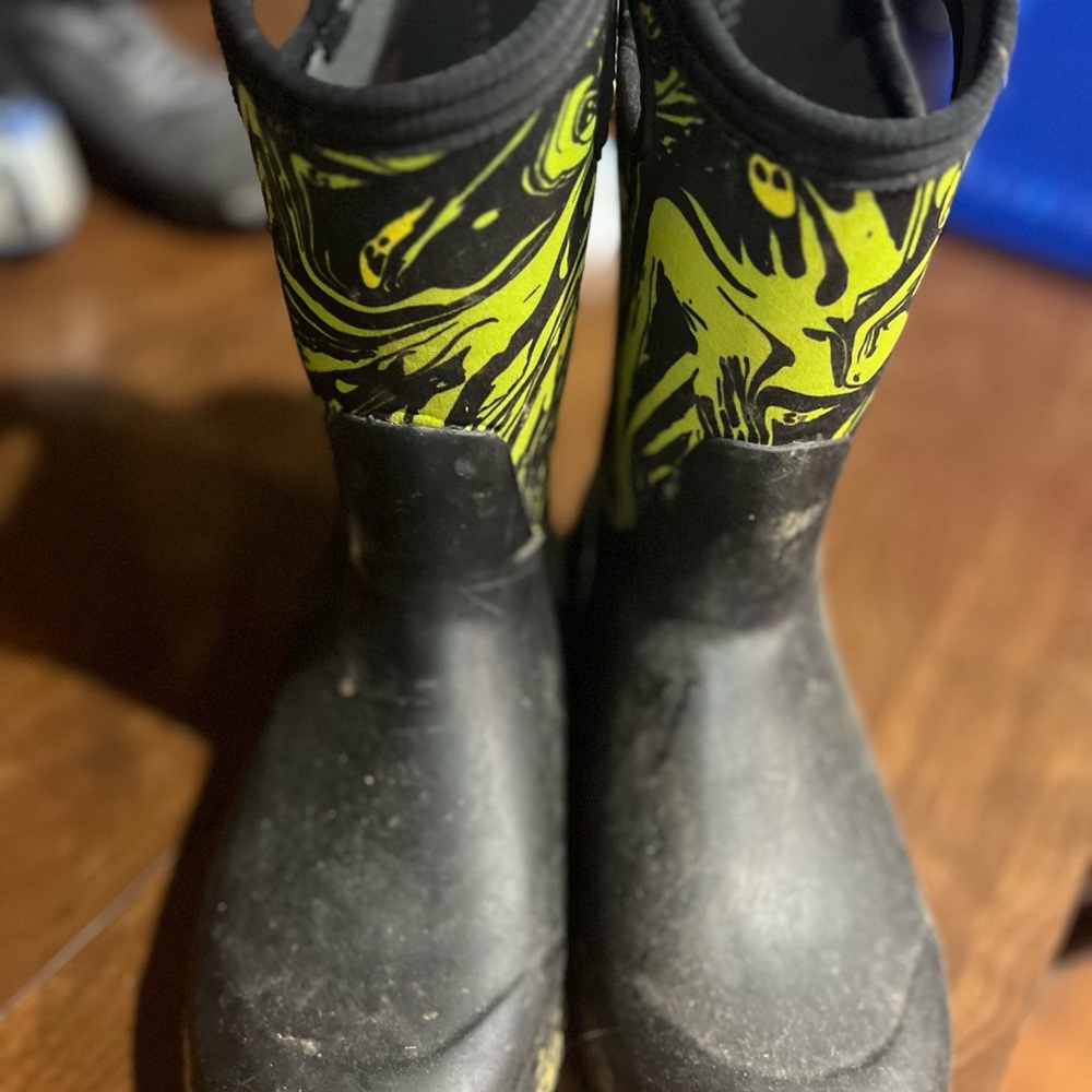 Waterproof rain boots pull on for boys size 6 big kids